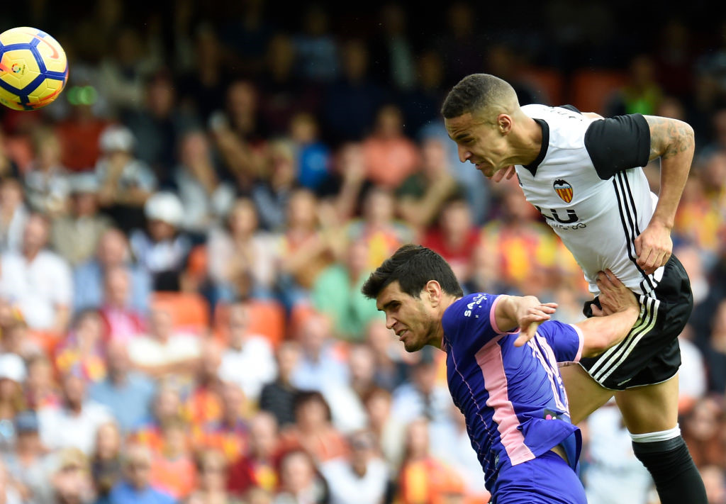 Thắng trận thứ 7 liên tiếp, Valencia bỏ xa Real Madrid 7 điểm